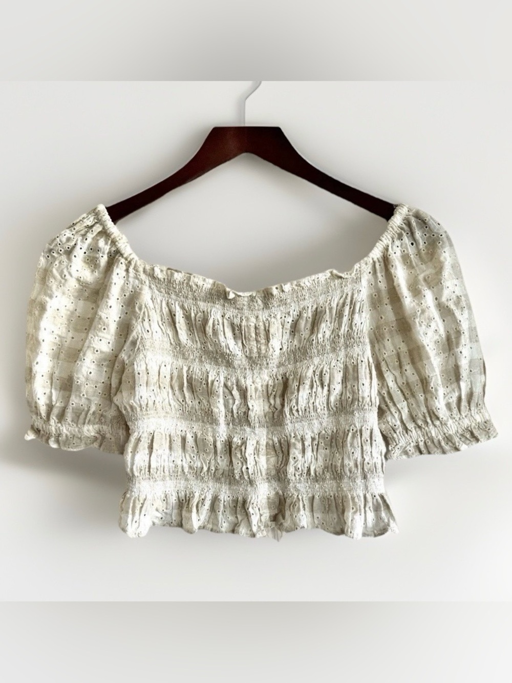 New Women’s Cream Eyelet Smocked Off-Shoulder Top sz small